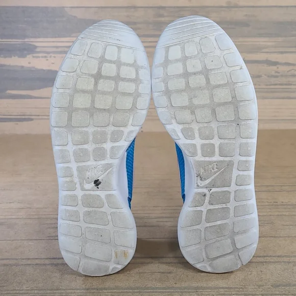 Nike Roshe Run GS Shoes - Picture 8 of 9